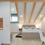 Apartments Sweet Escape - Studio Apartment With Terrace And Sea View 2